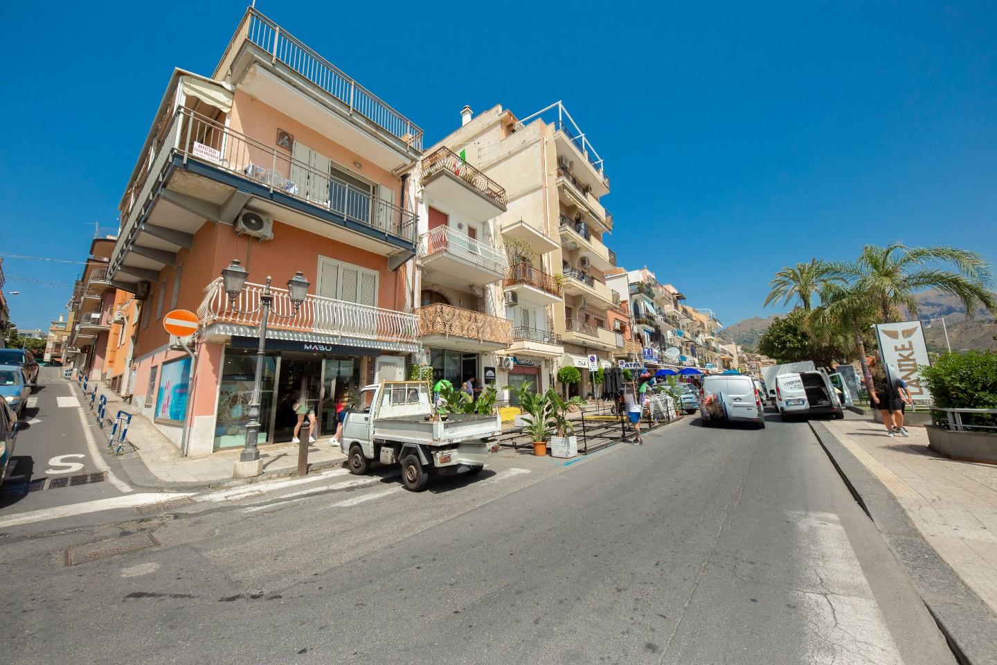 Appartamento con terrazzo, Giardini-Naxos naxos schiso'