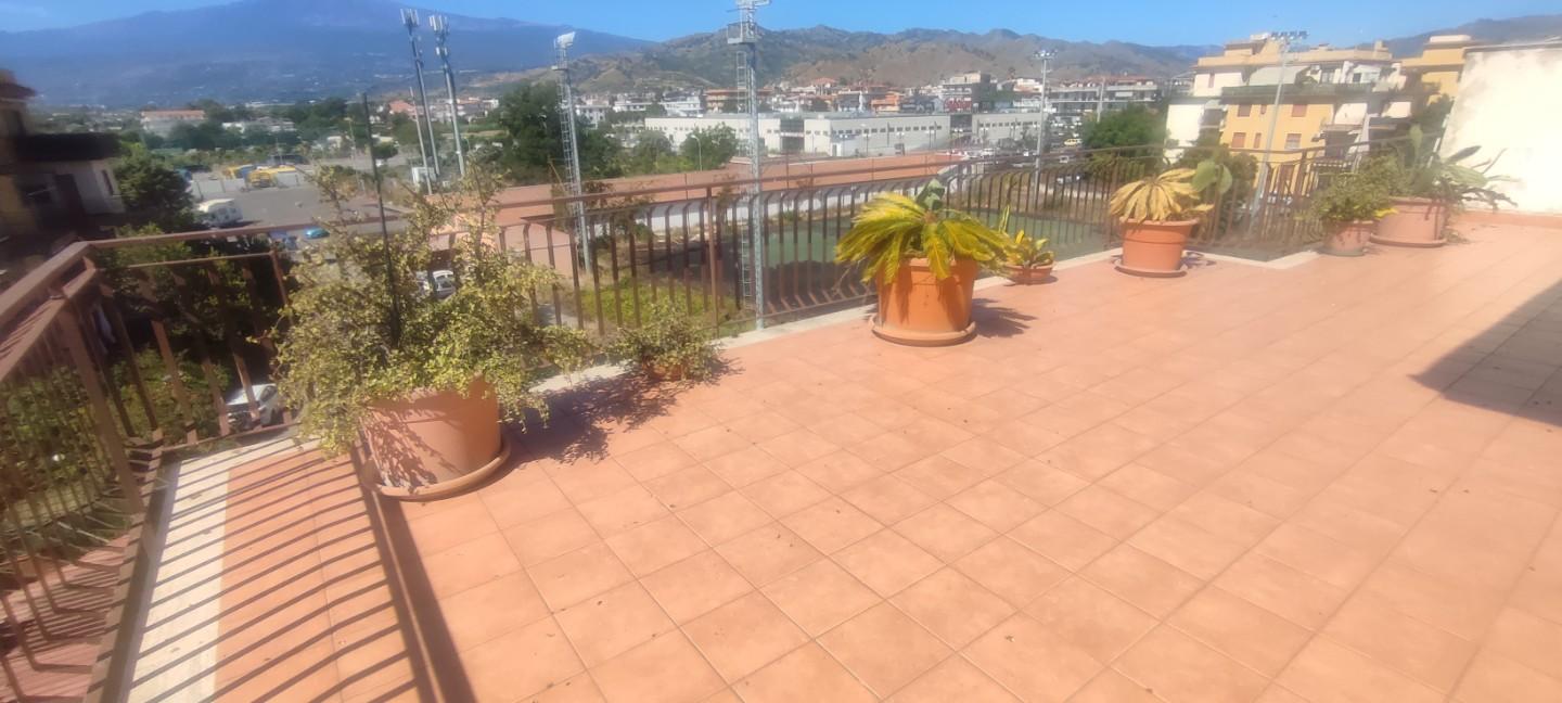 Attico con terrazzi a Giardini-Naxos