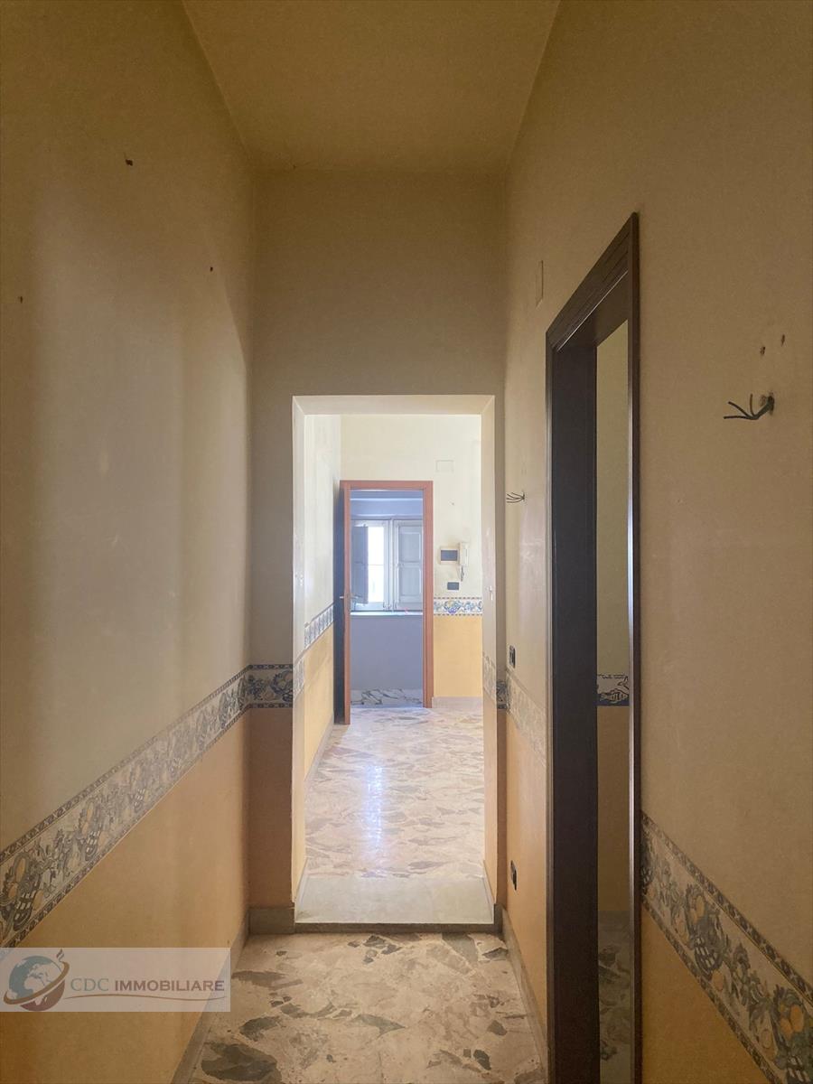 Appartamento con box in via principe umberto vicari, Vicari