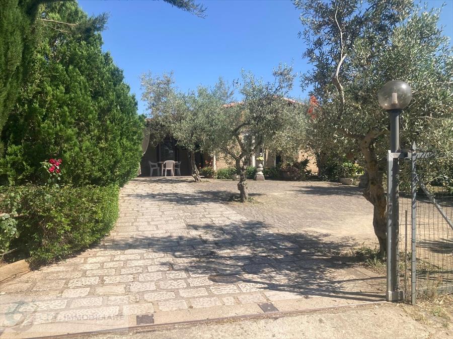 Villa con giardino in contrada passo santuzzo, Lercara Friddi