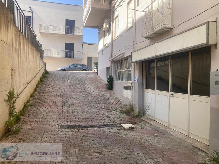 Magazzino in affitto in via gioacchino german, Lercara Friddi