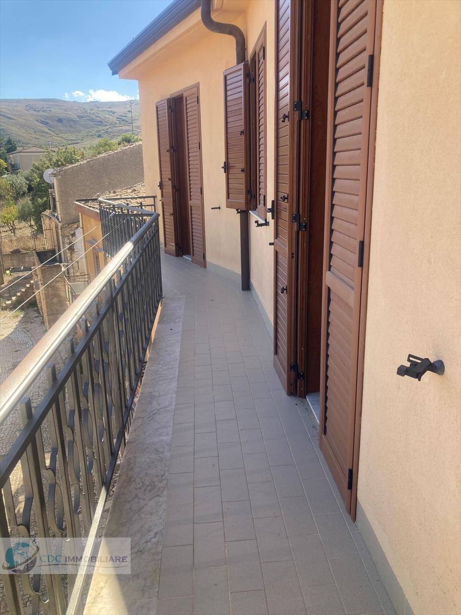 Casa indipendente con box in via censiti 9, Prizzi