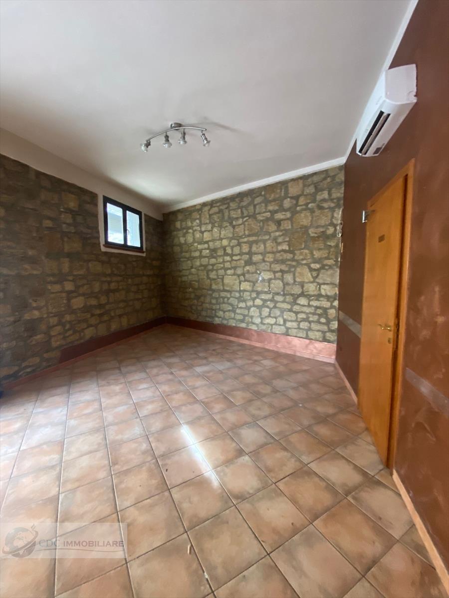 Locale commerciale in vendita in via padre la pilusa 28, San Giovanni Gemini