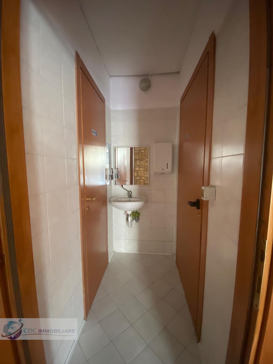 Locale commerciale in vendita in via padre la pilusa 28, San Giovanni Gemini