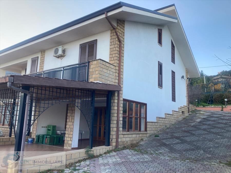 Villa con giardino in via gassena, San Giovanni Gemini