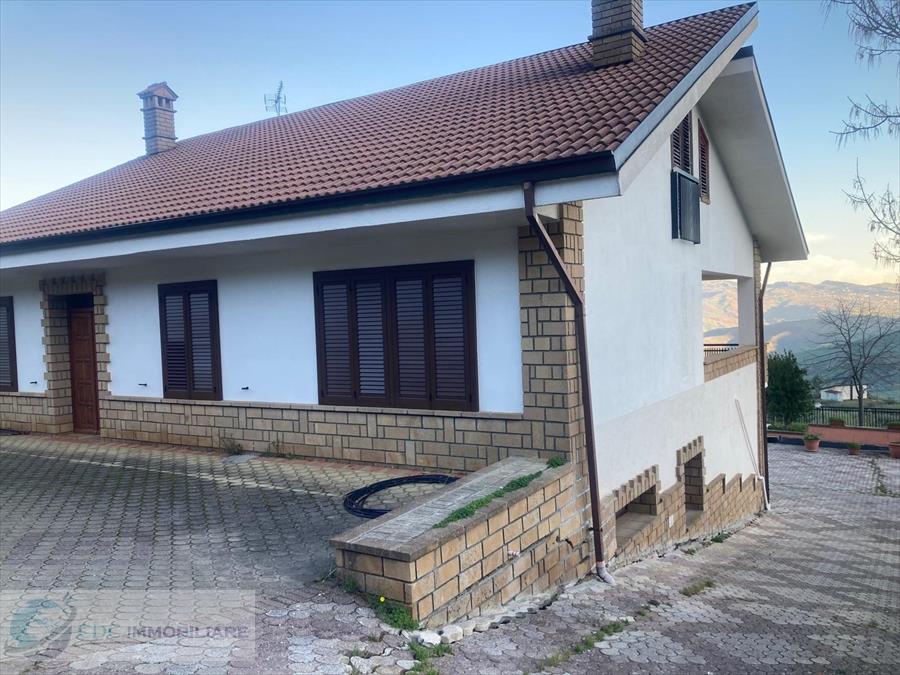 Villa con giardino in via gassena, San Giovanni Gemini