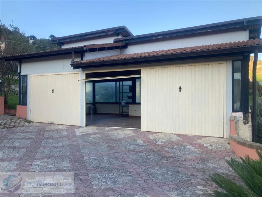 Villa con giardino in via gassena, San Giovanni Gemini