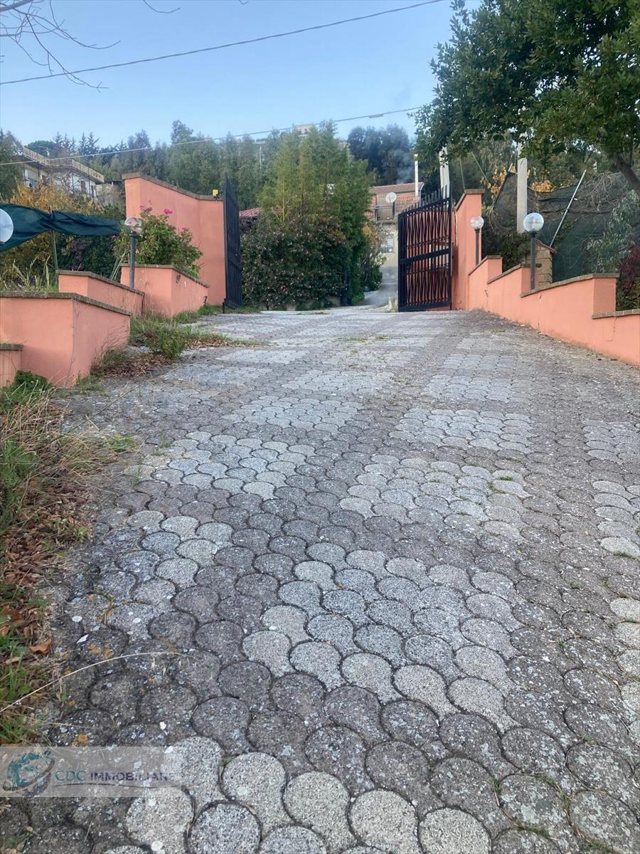 Villa con giardino in via gassena, San Giovanni Gemini