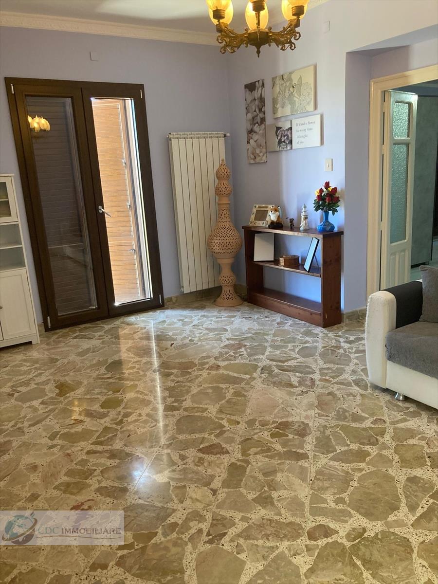 Casa indipendente con box in via catania 7, Prizzi