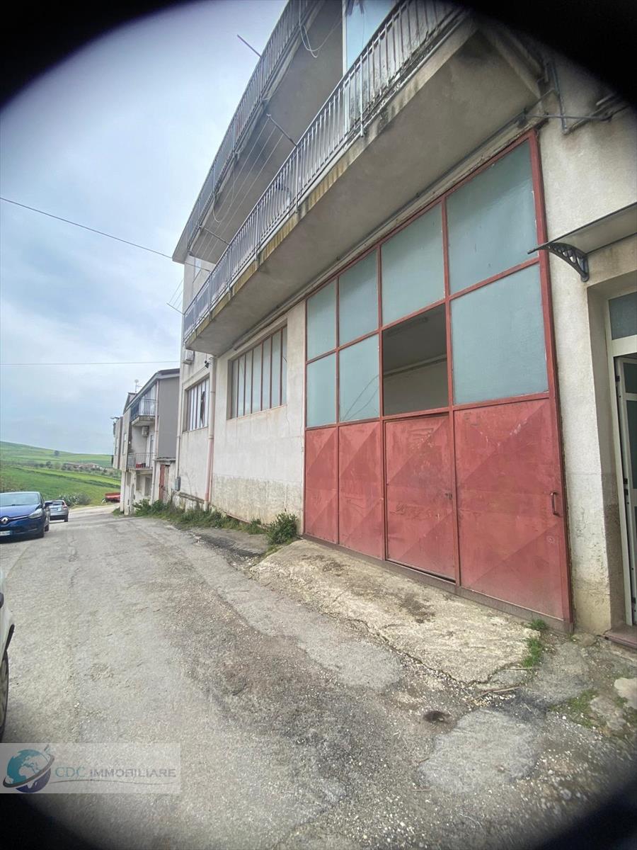 Magazzino in vendita in via rosario nicoletti 52, Lercara Friddi