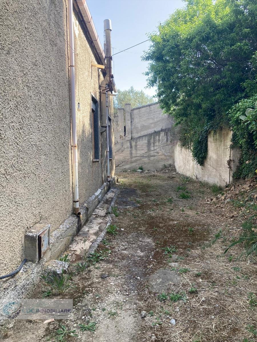 Casa indipendente in vendita in via alcide de gasperi, Vicari
