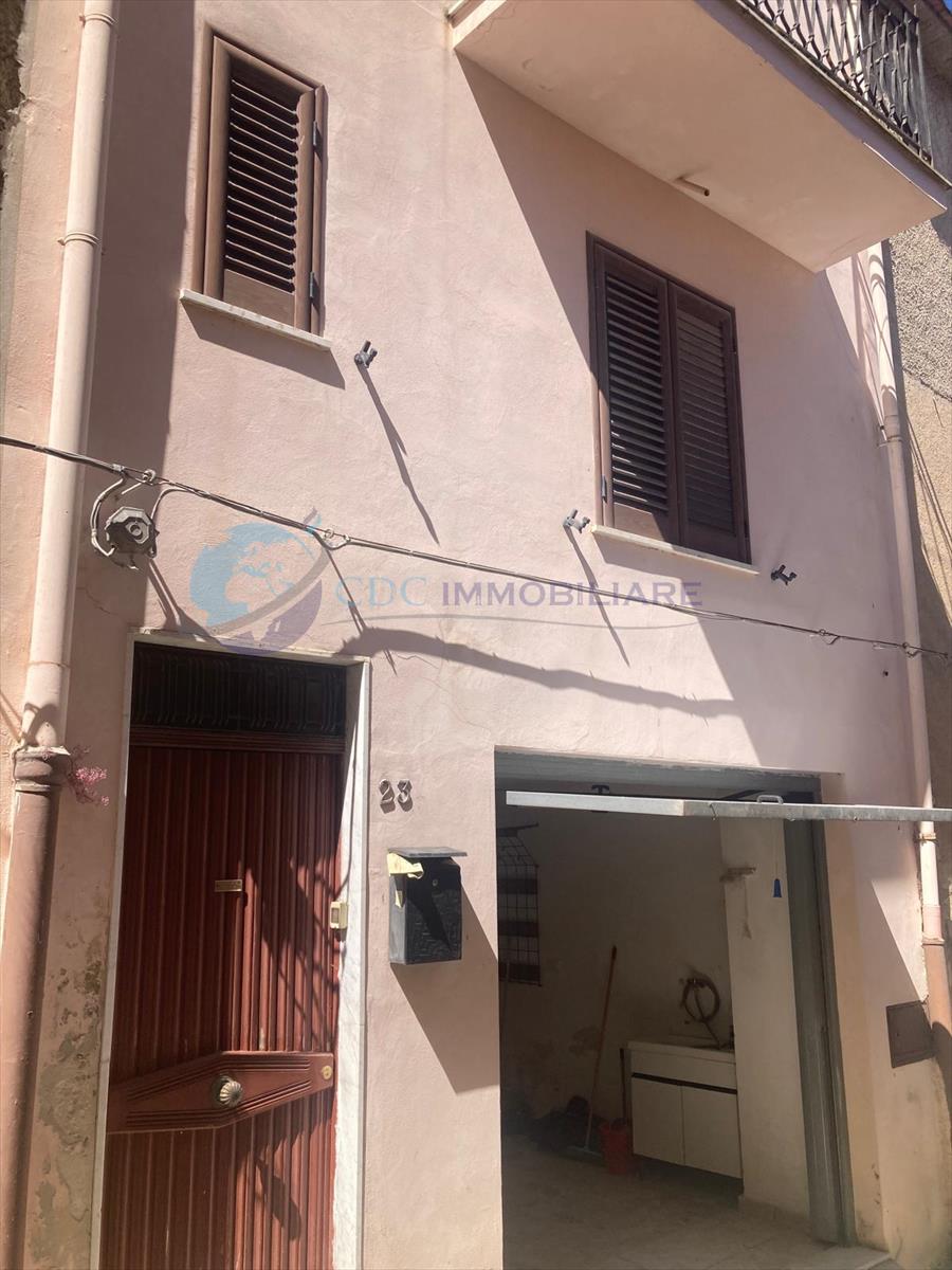 Casa indipendente con box in via napoli 23, Lercara Friddi