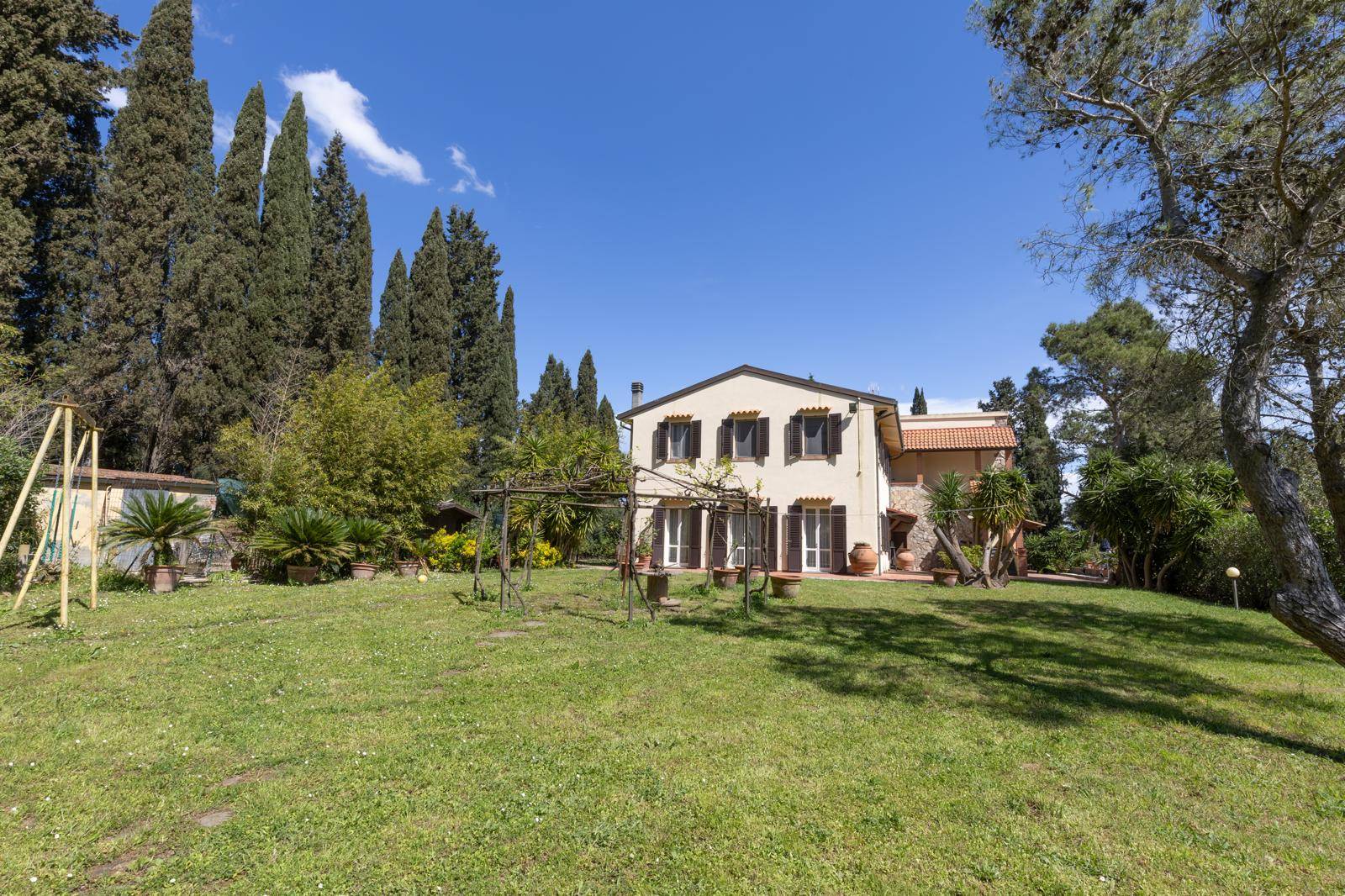 Villa in vendita a Collesalvetti, Nugola