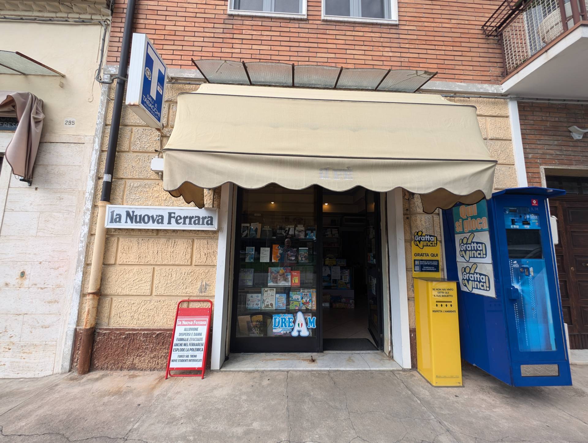 Locale commerciale in vendita a Ferrara, Malborghetto