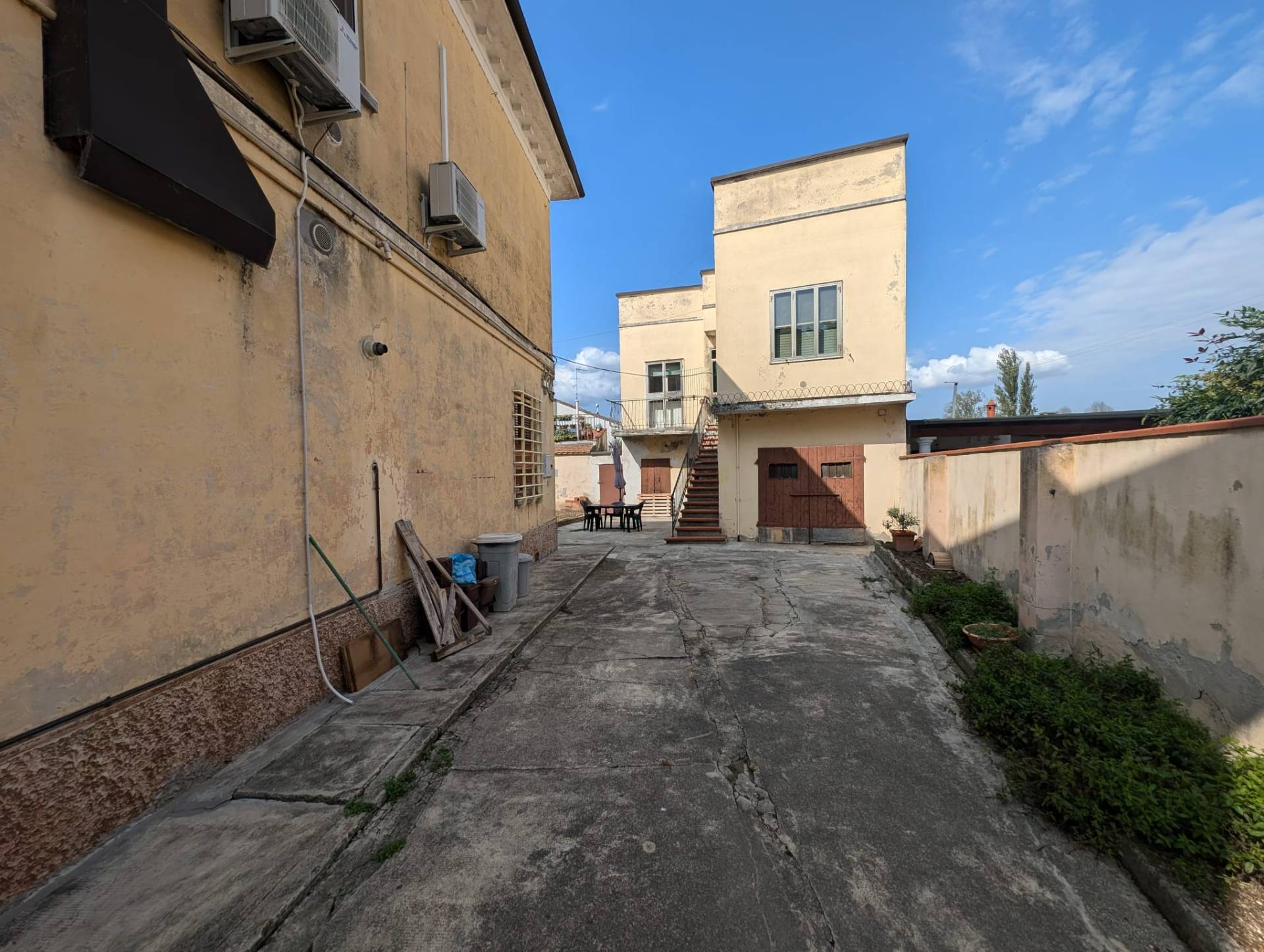 Locale commerciale in vendita a Ferrara, Malborghetto