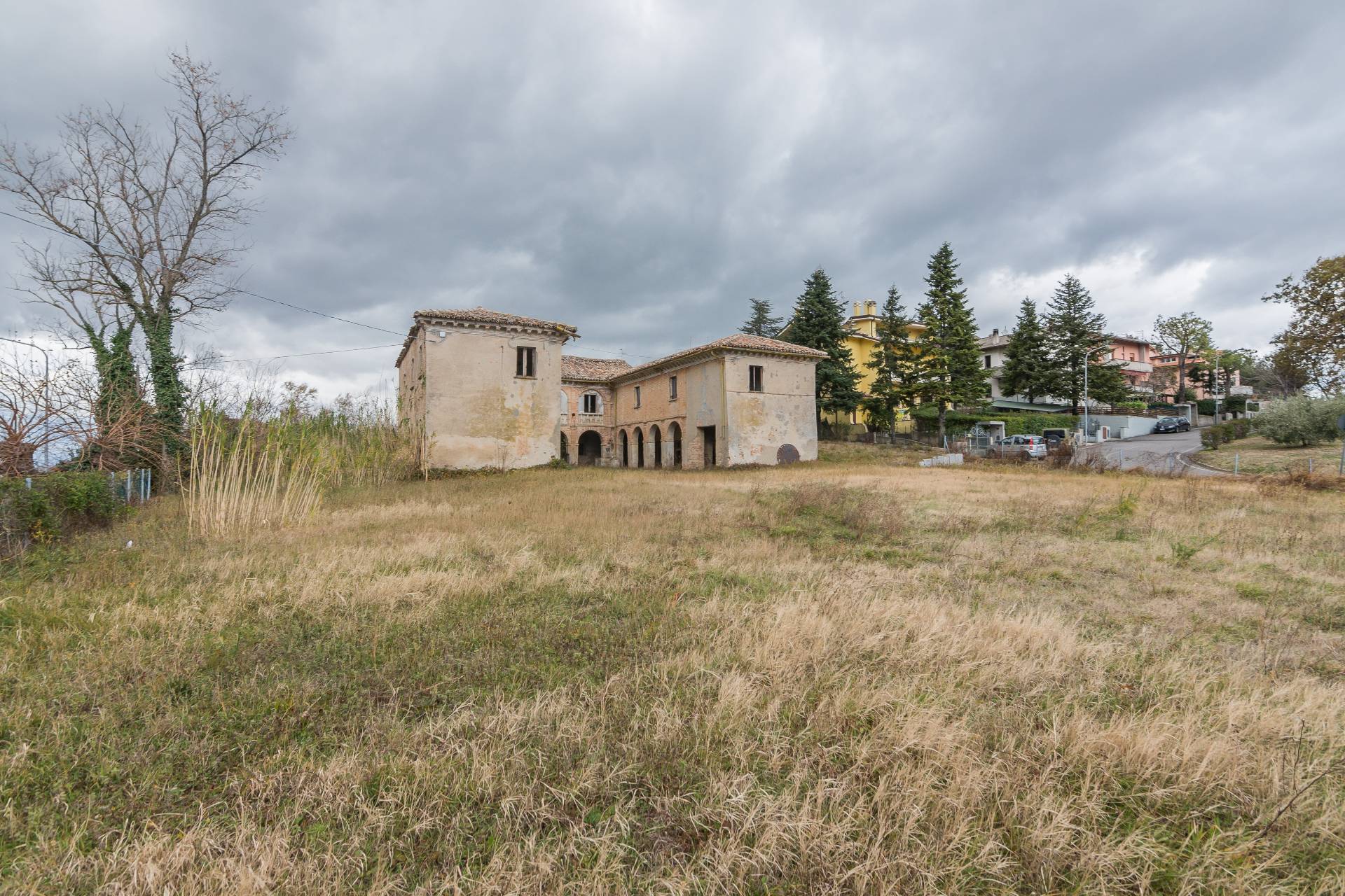 Villa da ristrutturare a Monteciccardo