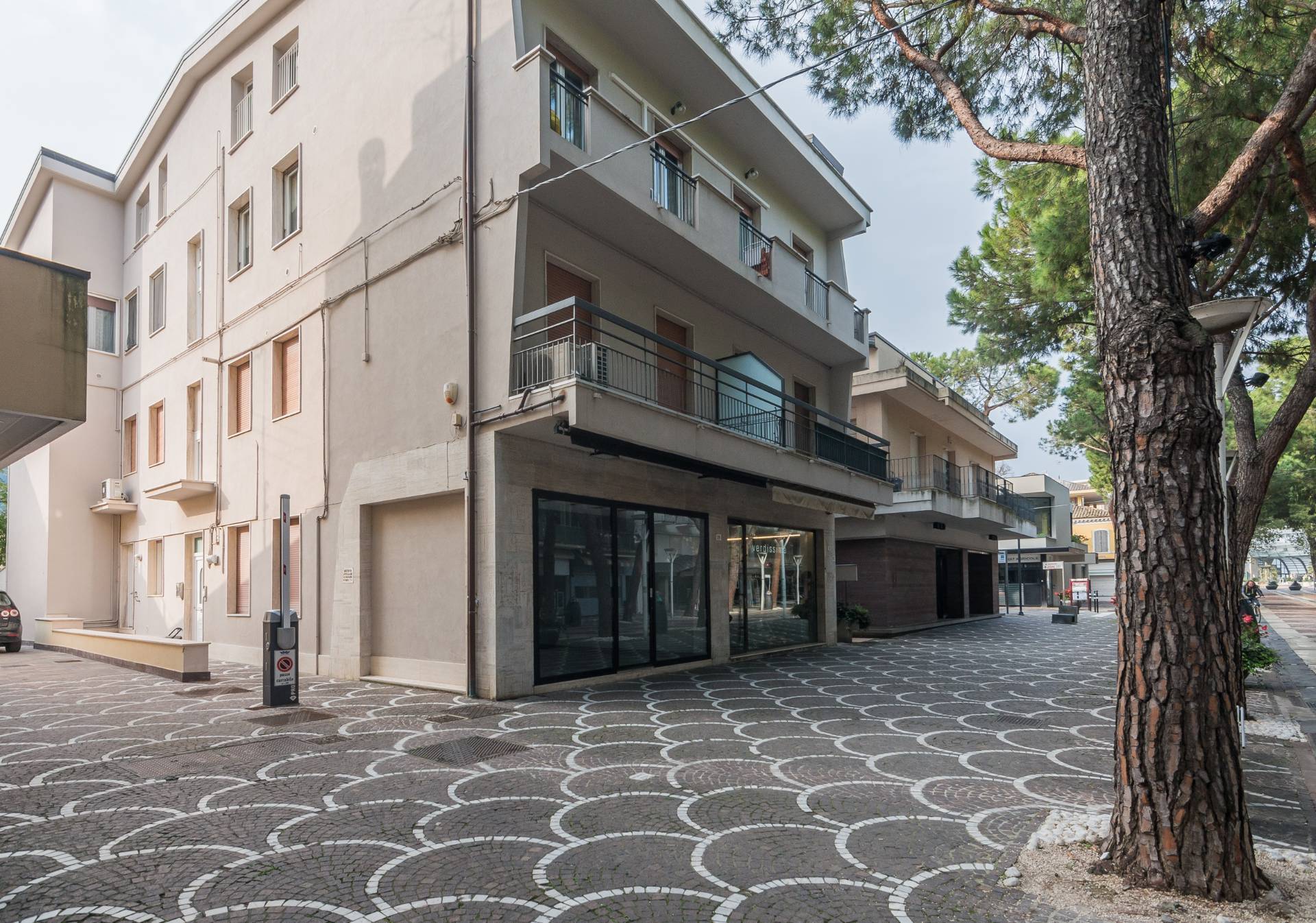 Stabile/Palazzo con terrazzo, Cattolica centralissima