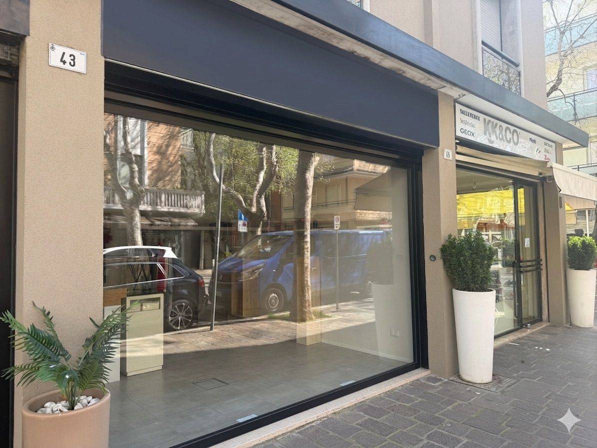 Negozio in affitto a Cattolica, CENTRALISSIMA