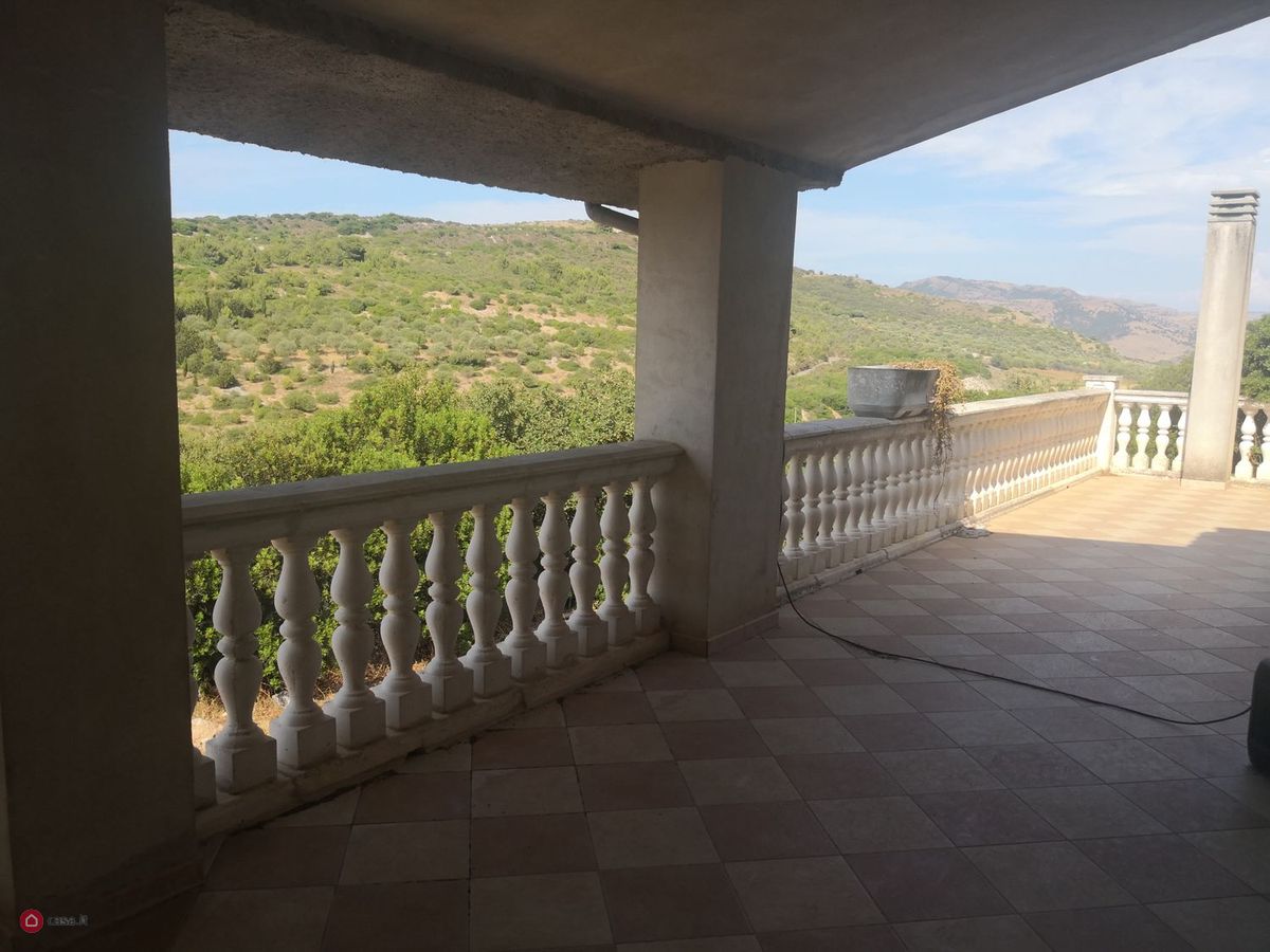 Casa indipendente con terrazzo a Muros