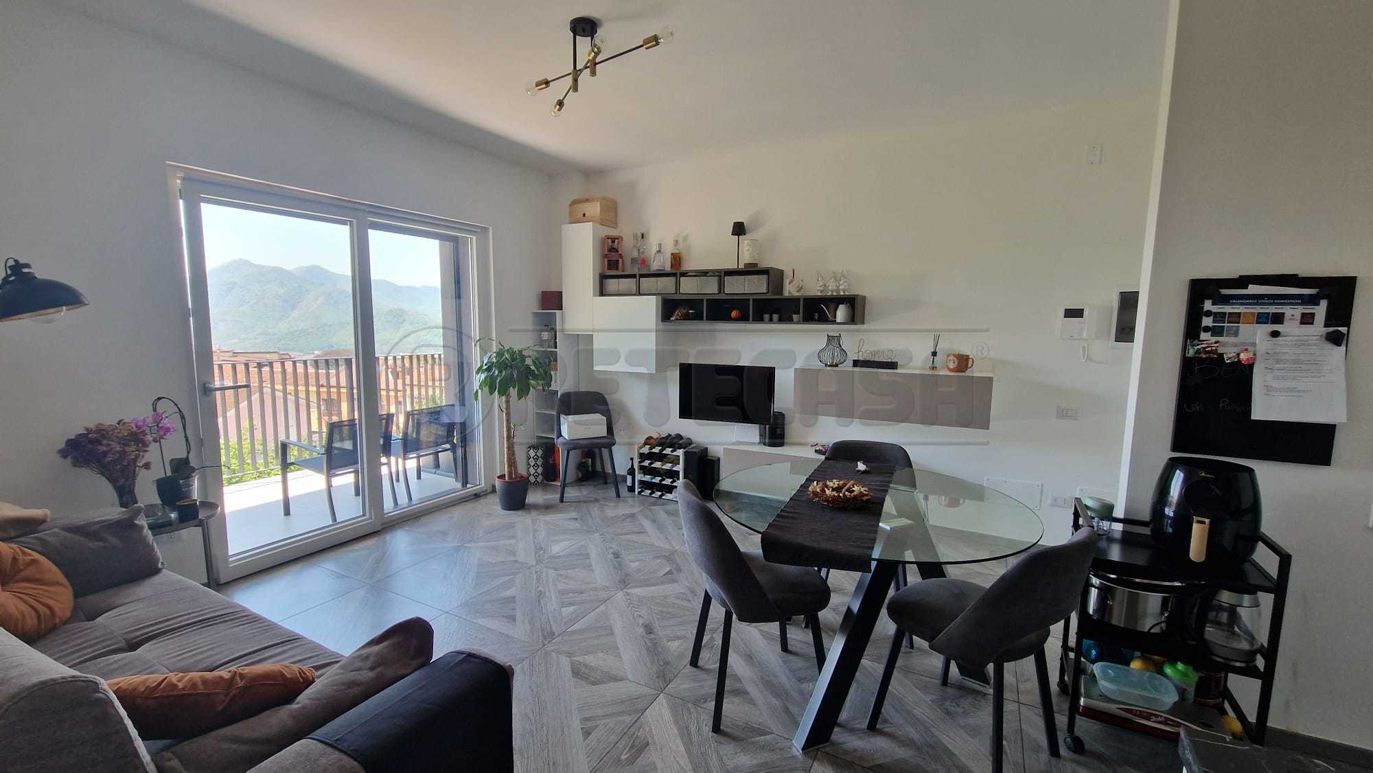 Trilocale con terrazzo, Fisciano centro