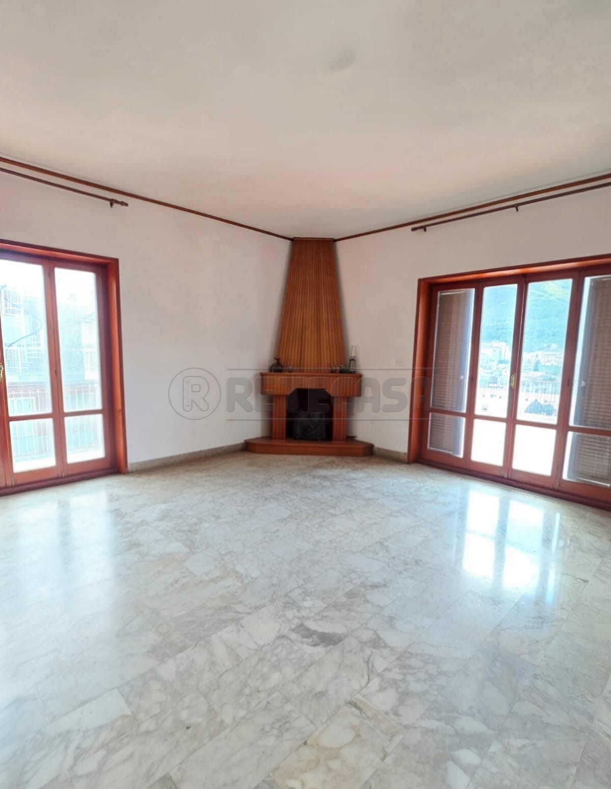 Attico con terrazzo, Pagani centro