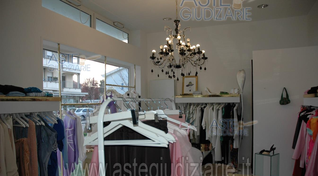 Locale commerciale in vendita a Riccione