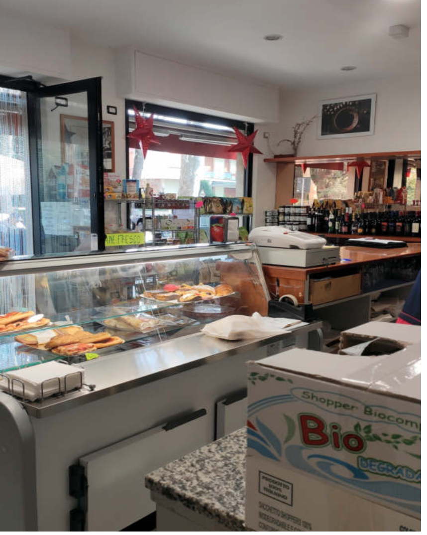 Locale commerciale in vendita a Forl