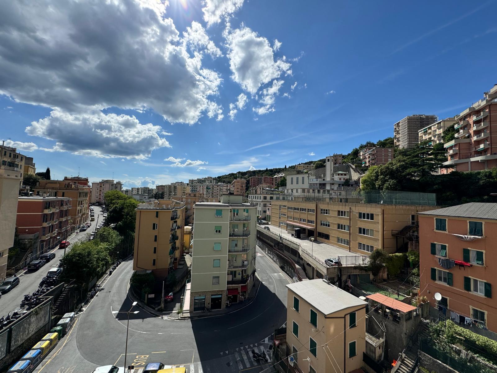 Quadrilocale da ristrutturare in via del manzasco 2, Genova