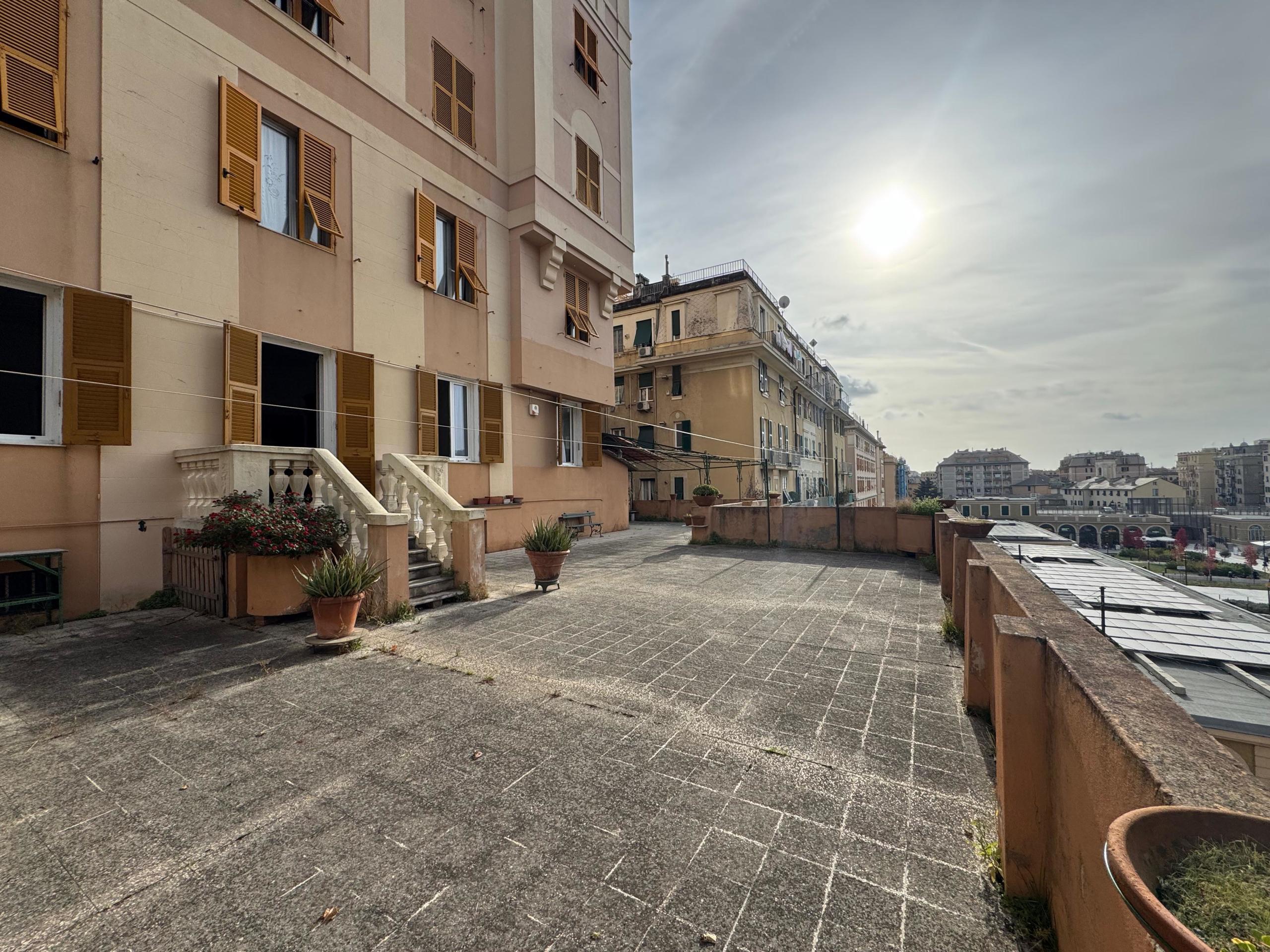 Appartamento con giardino in via benvenuto cellini 16, Genova