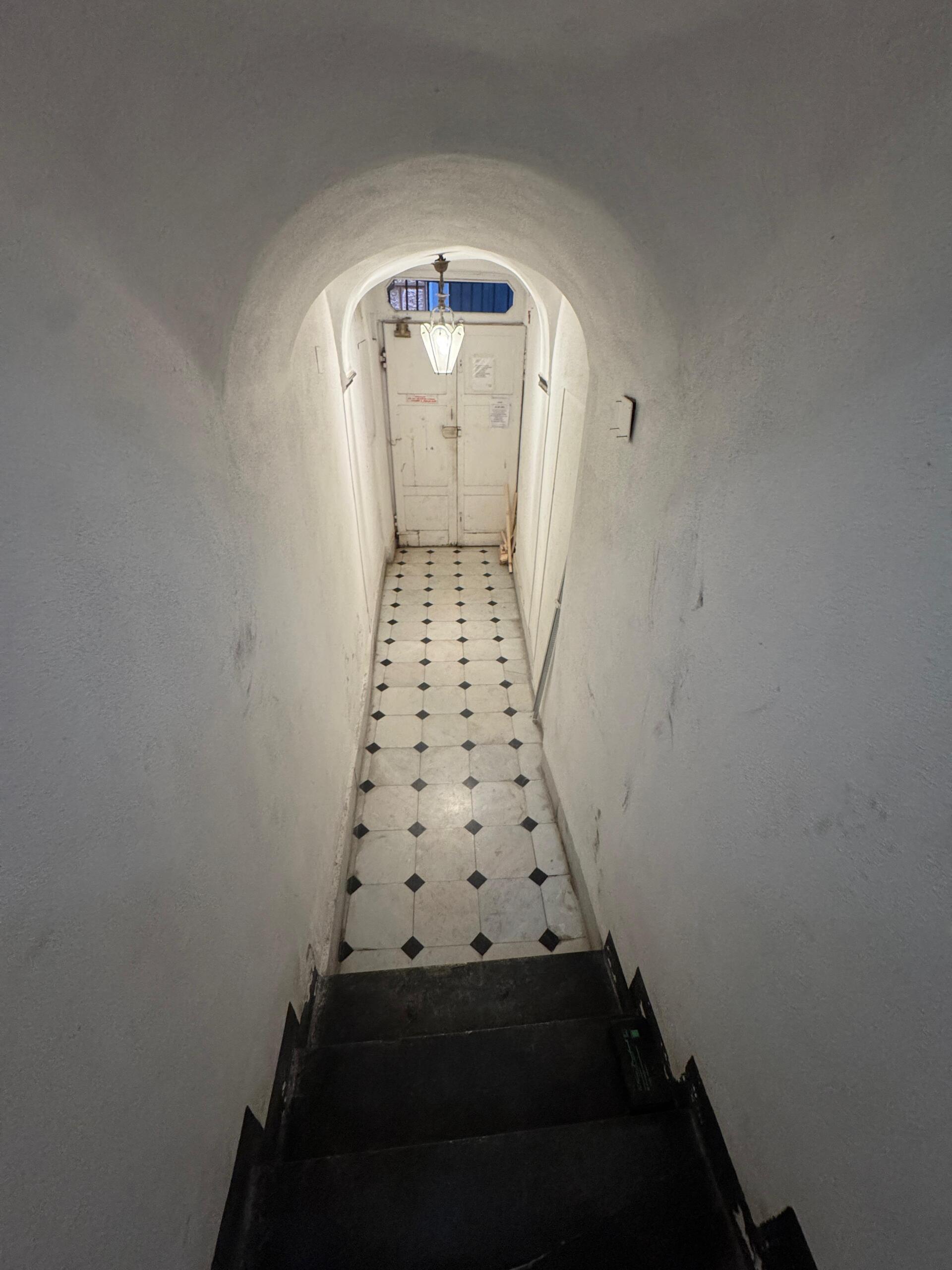 Bilocale ristrutturato in vico di porta vecchia 10, Genova