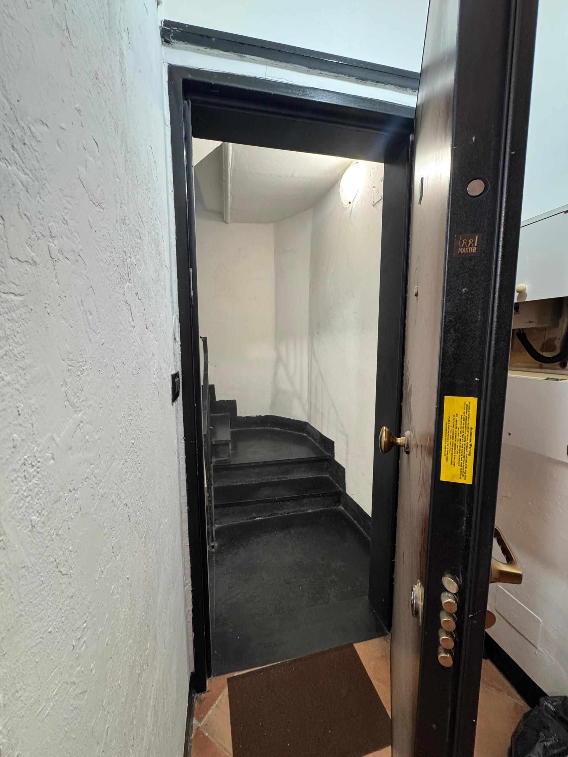 Bilocale ristrutturato in vico di porta vecchia 10, Genova