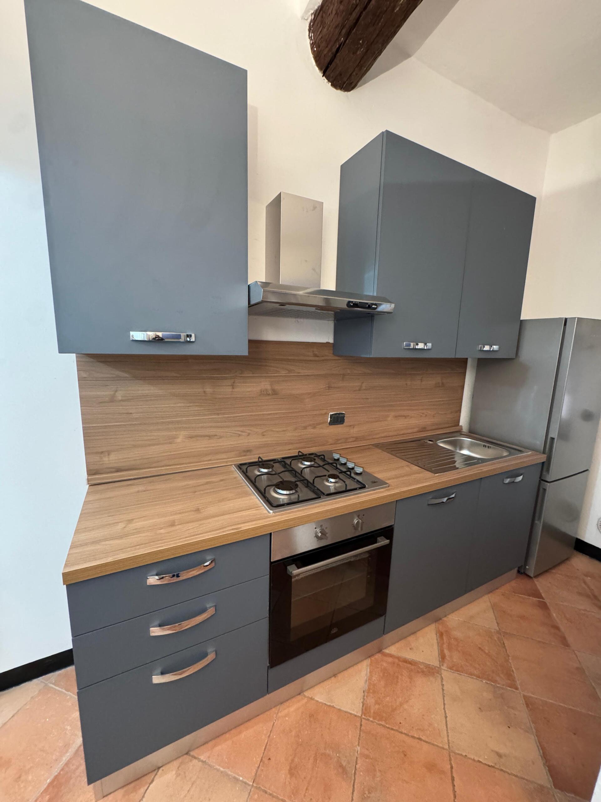 Bilocale ristrutturato in vico di porta vecchia 10, Genova