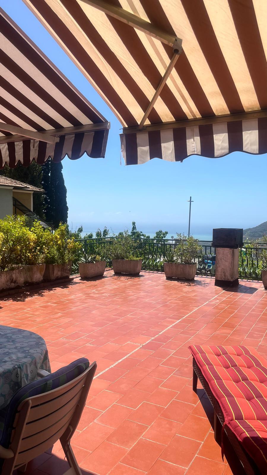 Quadrilocale vista mare in via al castello 4, Leivi