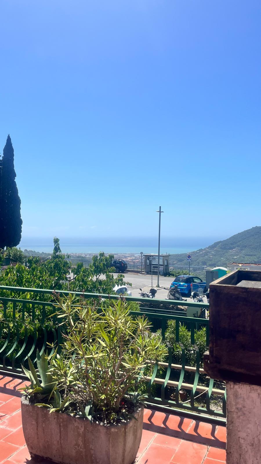 Quadrilocale vista mare in via al castello 4, Leivi