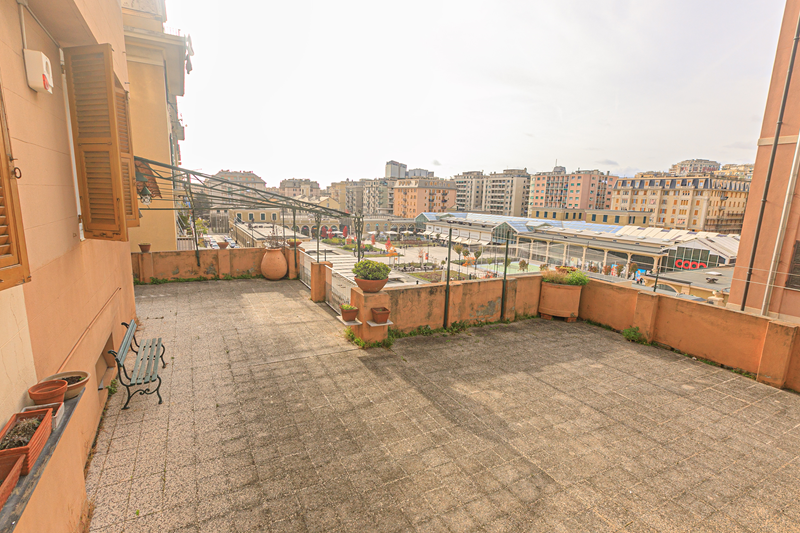 Appartamento con giardino in via benvenuto cellini 16, Genova