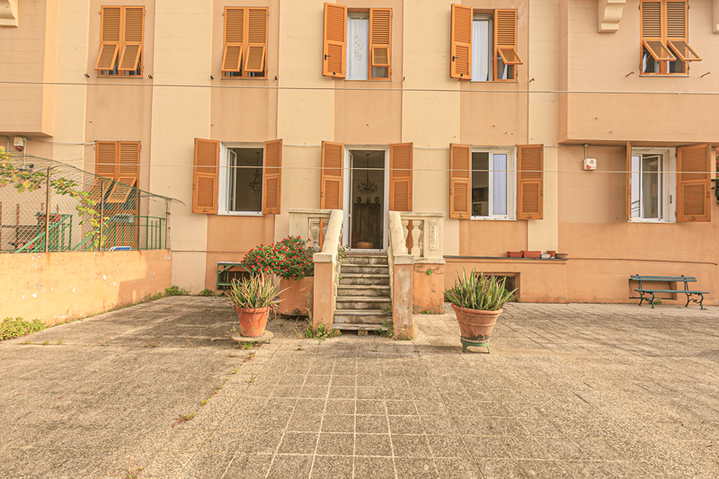 Appartamento con giardino in via benvenuto cellini 16, Genova