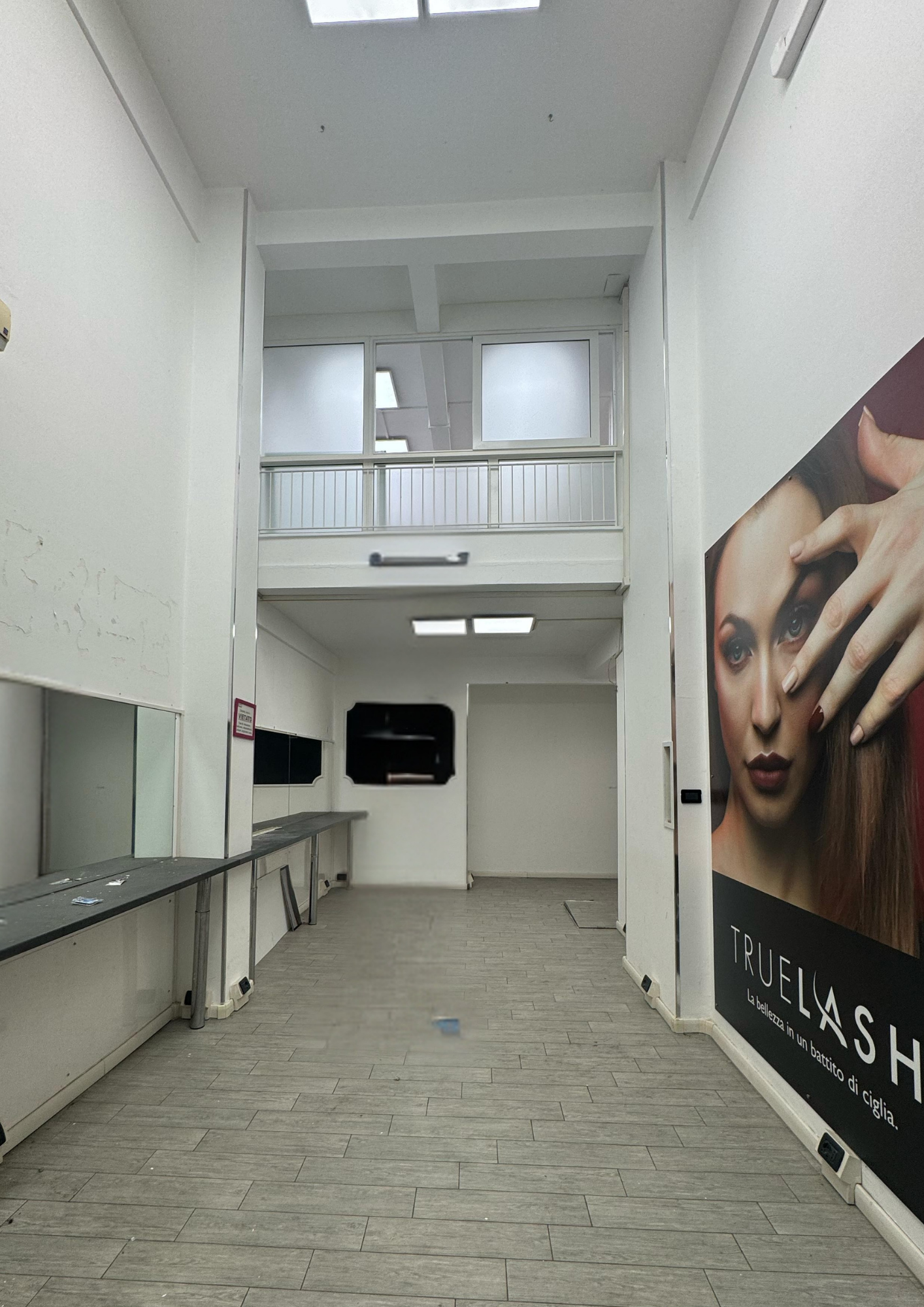 Locale commerciale ristrutturata, Genova san fruttuoso