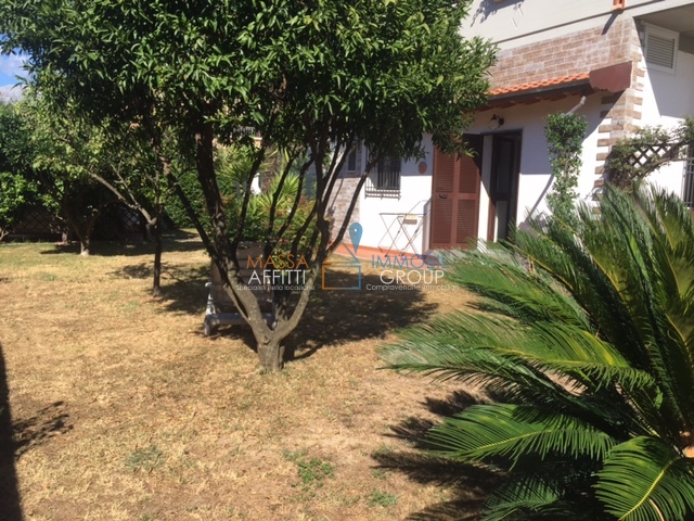 Casa indipendente con giardino in via rinchiostra 182, Massa