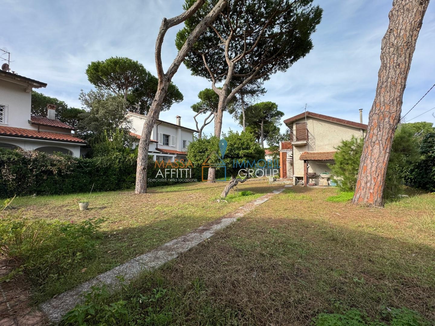 Casa indipendente con giardino in via c. papini 9, Forte dei Marmi