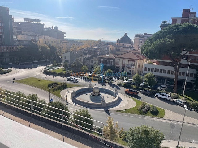 Appartamento con terrazzo in viale giacomo puccini 26, Massa