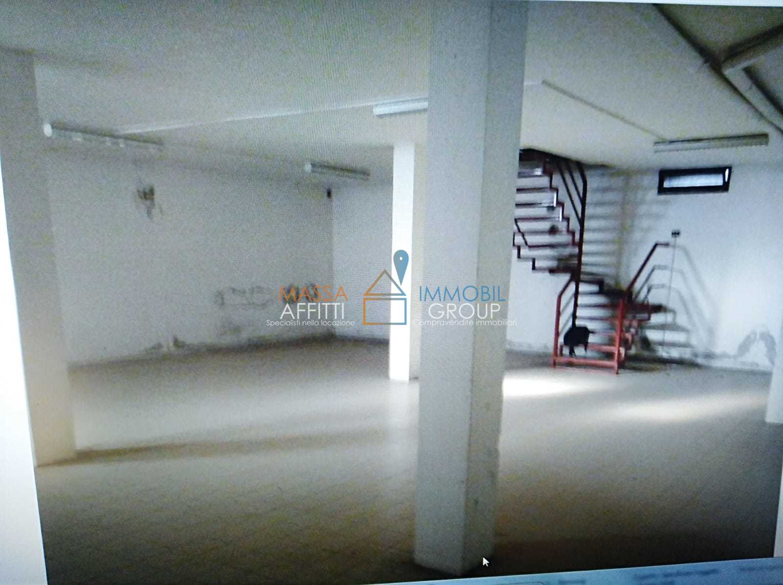 Magazzino in vendita in via piave 34b, Carrara