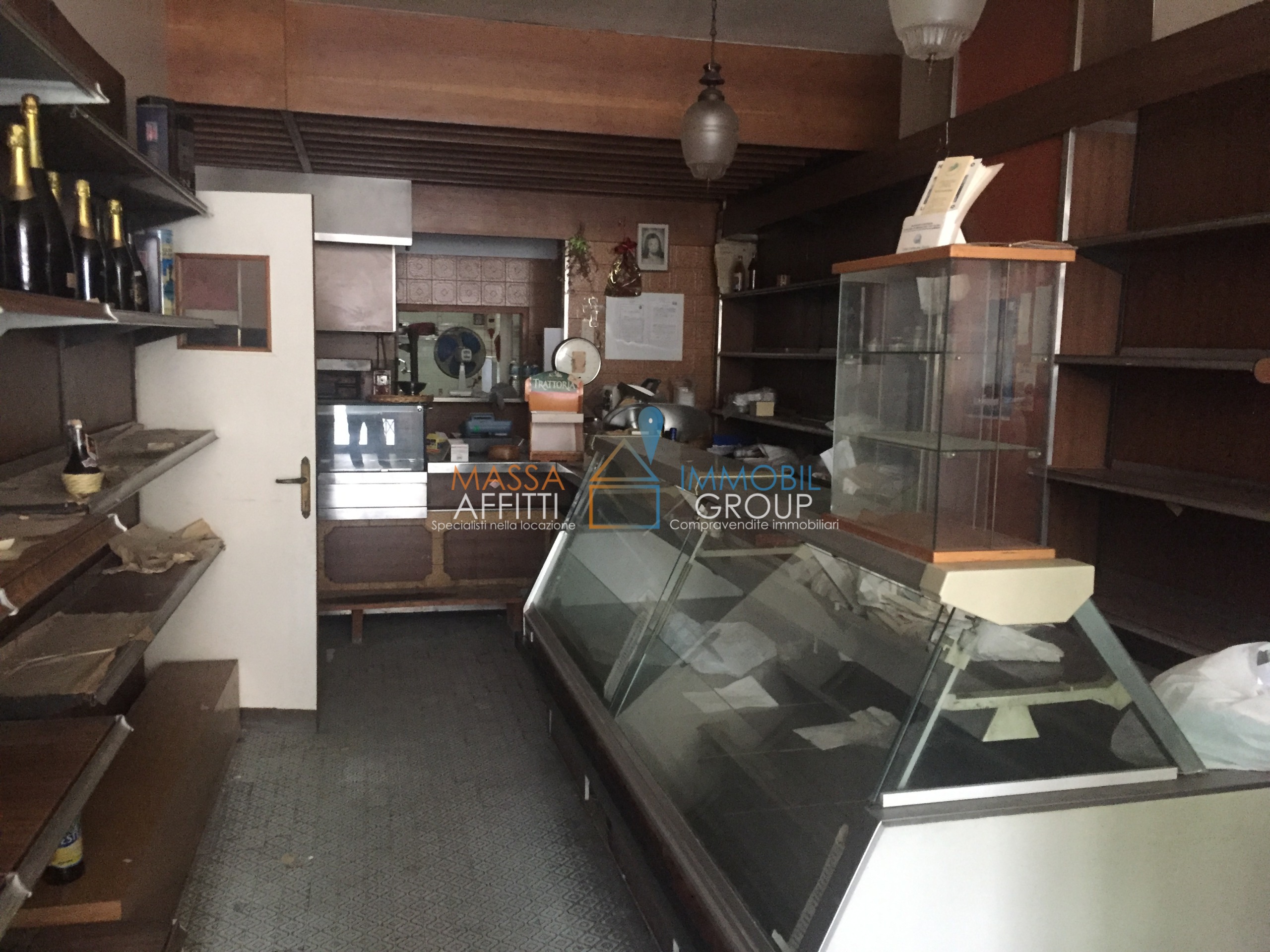 Locale commerciale da ristrutturare in via cavour 16, Carrara