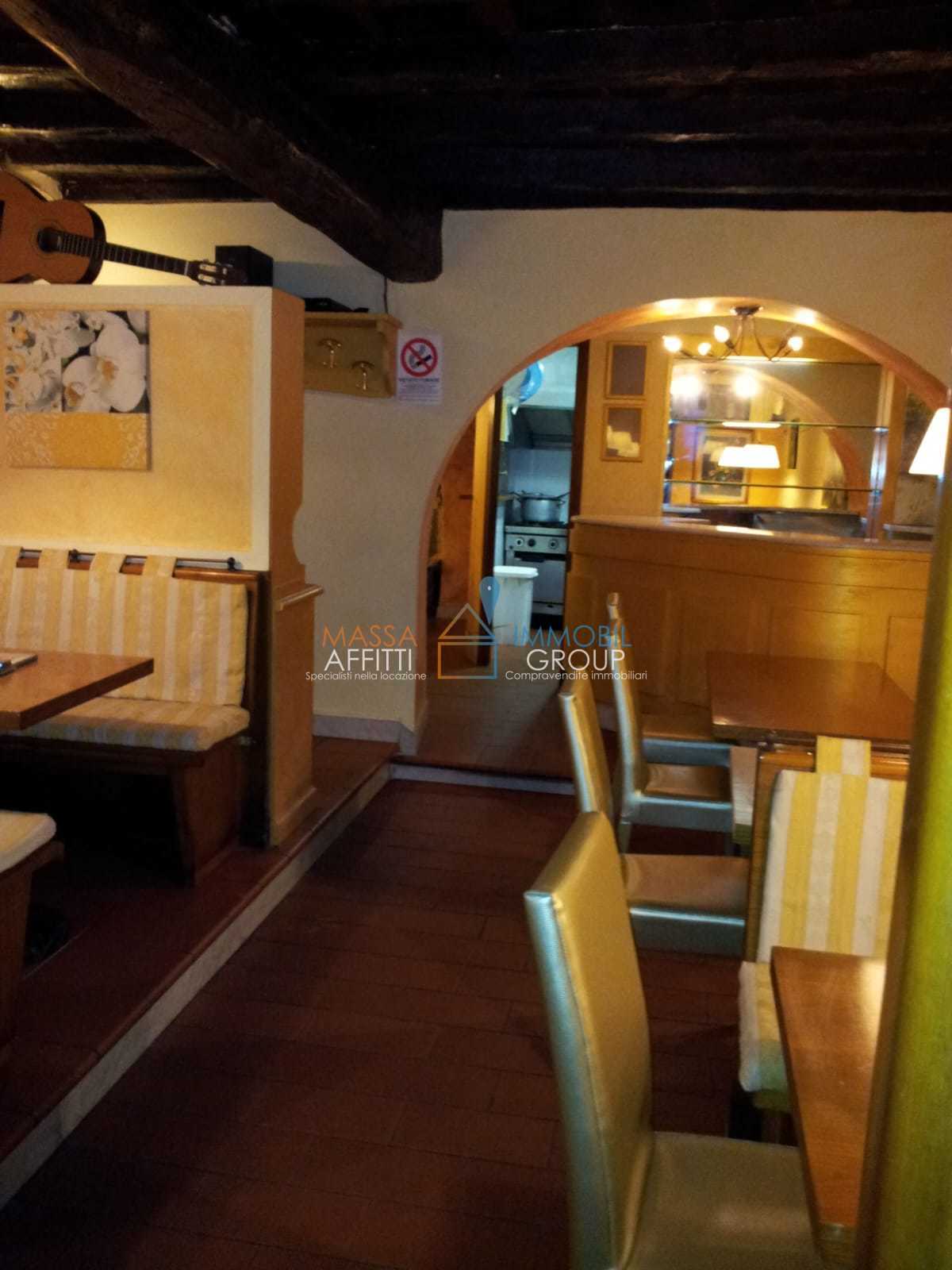 Box/Garage 75mq in vendita in piazza erbe 15a, Carrara