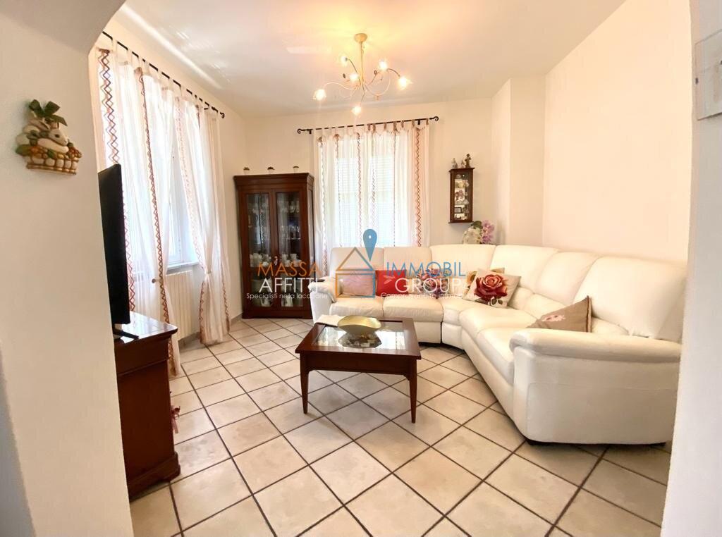 Casa indipendente con giardino in via quercioli 103, Massa