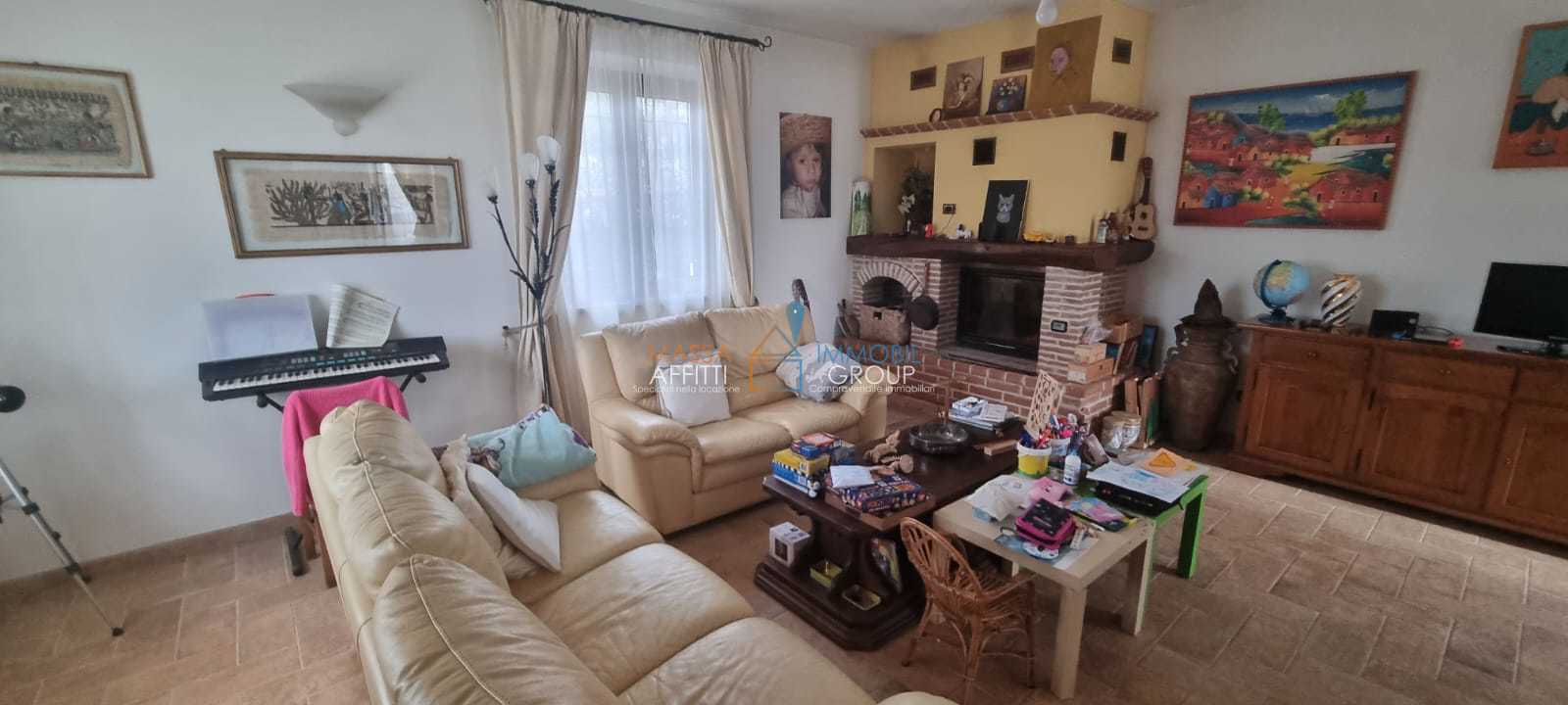 Villa con giardino in via pellini 1a, Carrara