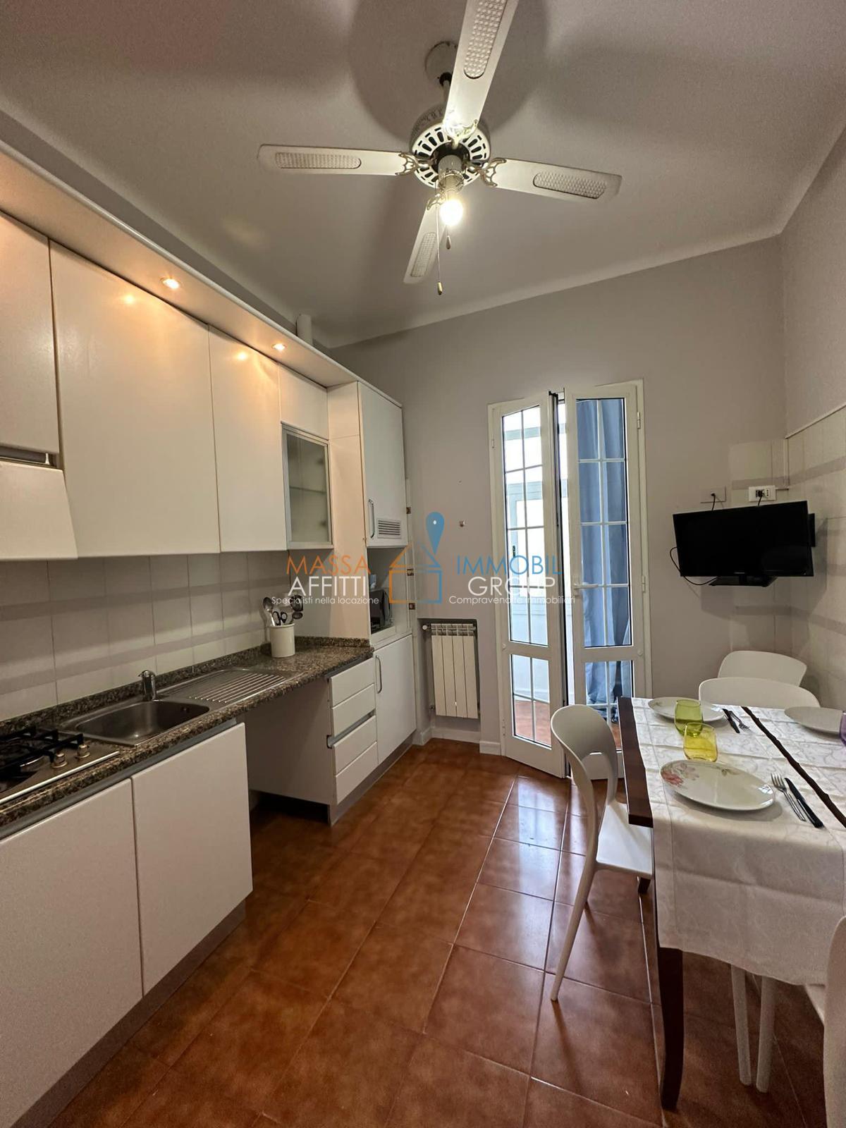 Appartamento con terrazzo, Carrara marina di
