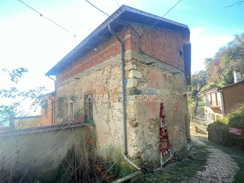 Casa indipendente da ristrutturare in via centrale 21, Carrara