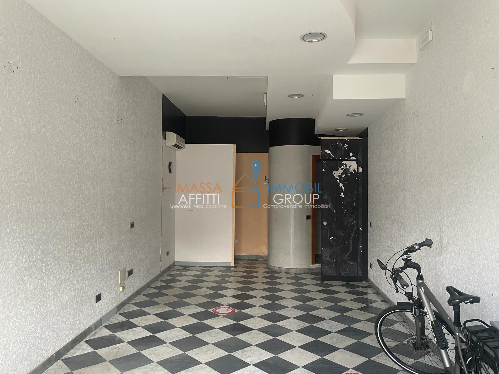 Locale commerciale in affitto in via cavour 20, Massa