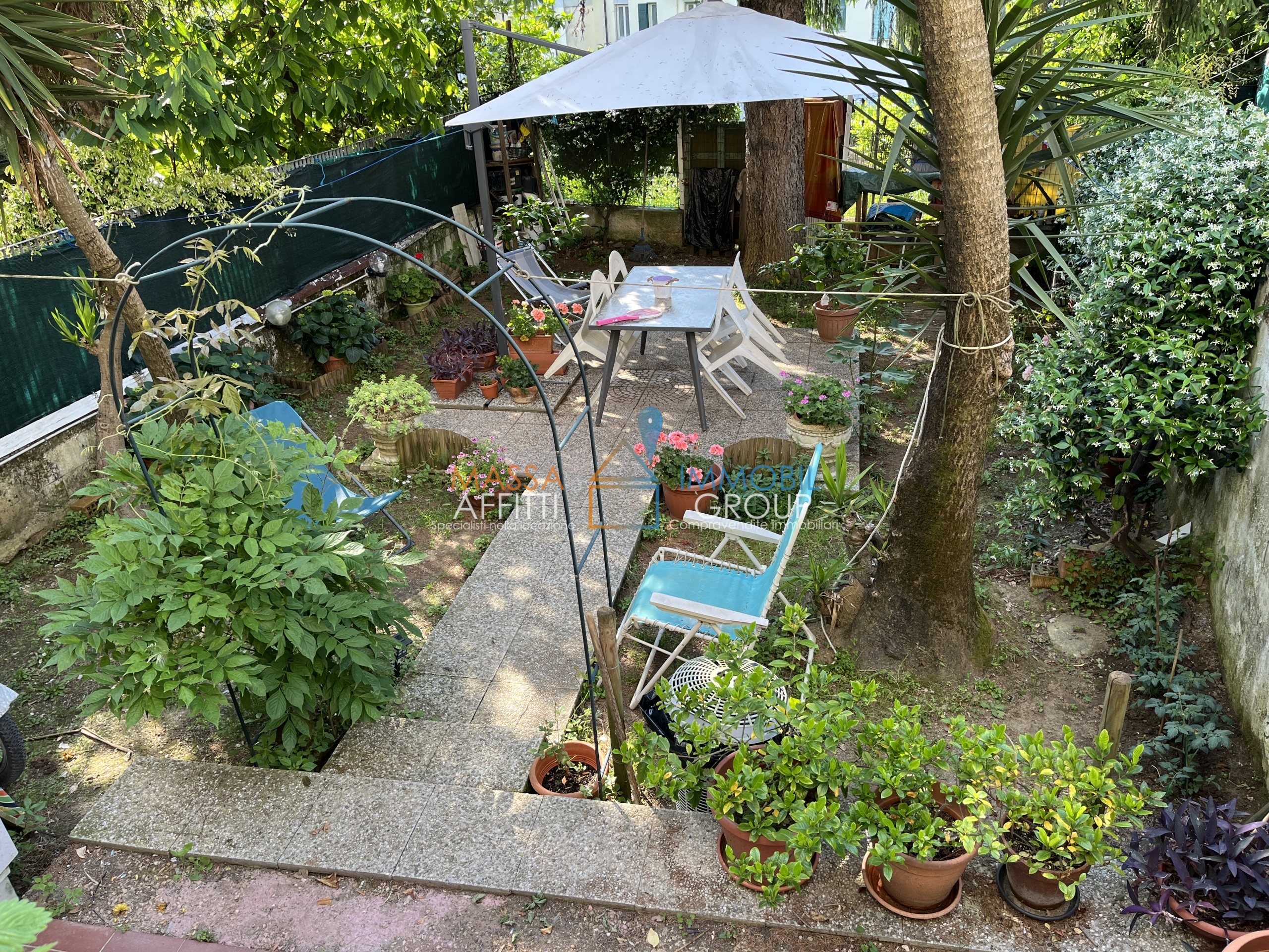 Casa indipendente con giardino in via avenza 18, Carrara