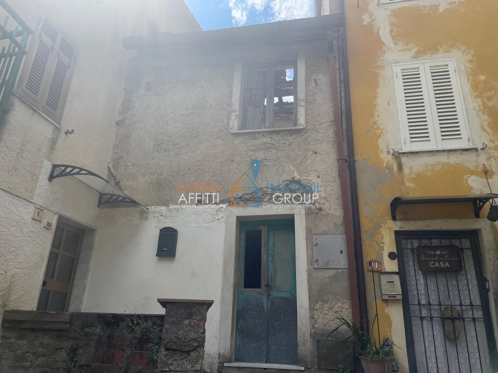 Casa indipendente con giardino in frazione guadine 36, Massa